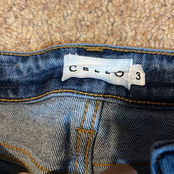 Cello jeans. Medium/light wash. Distressed - Picture 2 of 3